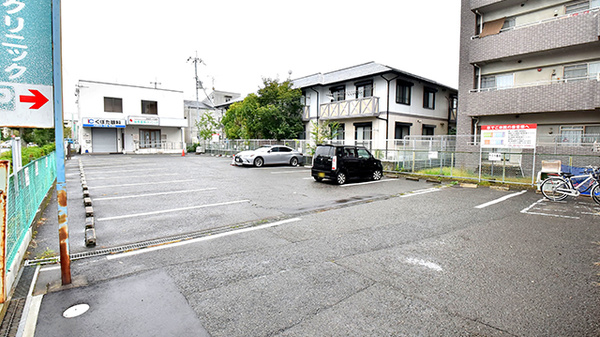 サエラ薬局 茨木白川店の駐車場