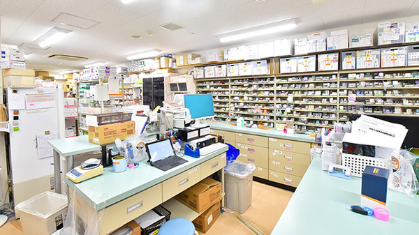 サエラ薬局 上本町店の調剤室