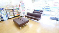 サエラ薬局 豊里店の待合スペース
