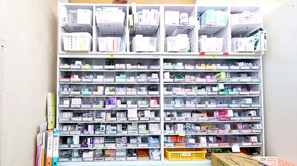 サエラ薬局 豊里店の薬棚