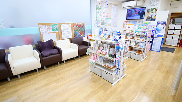 サエラ薬局 古市店の待合スペース