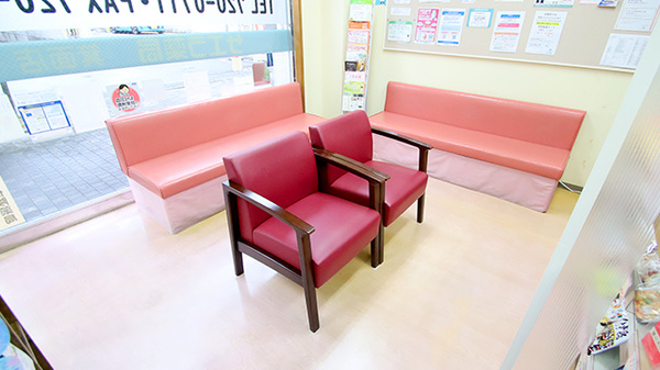 サエラ薬局 箕面店の待合スペース