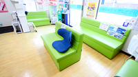 サエラ薬局 八尾店の待合スペース
