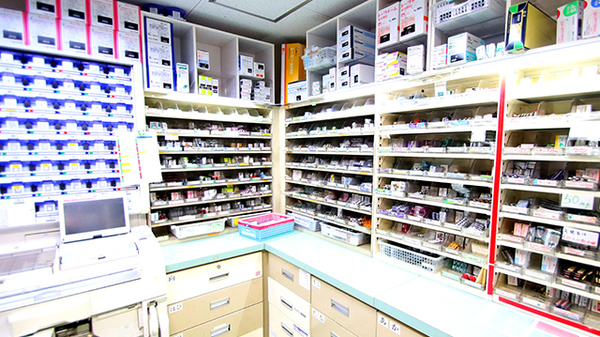 サエラ薬局 八尾店の薬棚