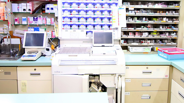 サエラ薬局 八尾店の調剤器具