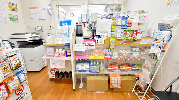 サエラ薬局 仁川店の受付/カウンター