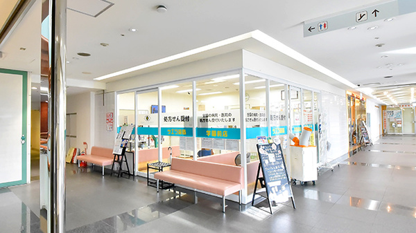サエラ薬局 学園前店の外観