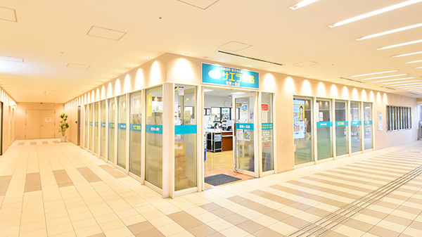 サエラ薬局 登美ヶ丘店の外観
