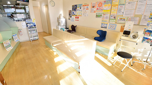 サエラ薬局 浜田山店の待合スペース