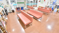 サエラ薬局 勝川駅前店の待合スペース
