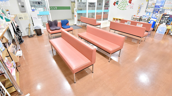サエラ薬局 勝川駅前店の待合スペース