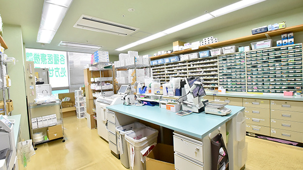 サエラ薬局 勝川駅前店の調剤室