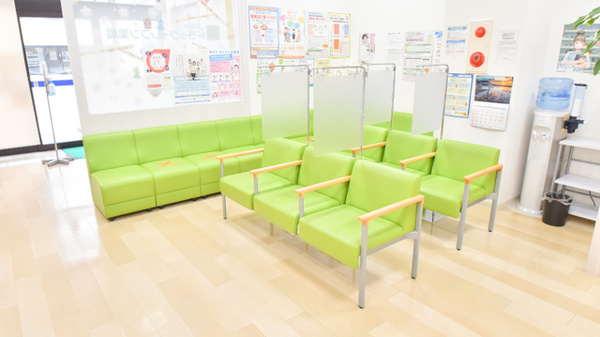 ドラッグイレブン薬局市民病院前店の待合スペース