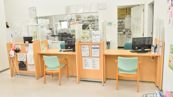 ドラッグイレブン薬局板付店の受付/カウンター