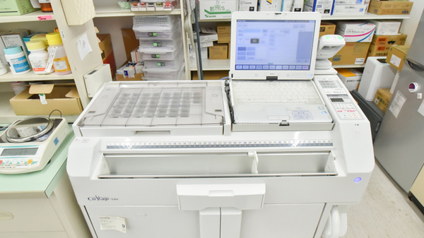 ドラッグイレブン薬局板付店の調剤器具