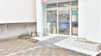 ドラッグイレブン薬局井尻店の入口