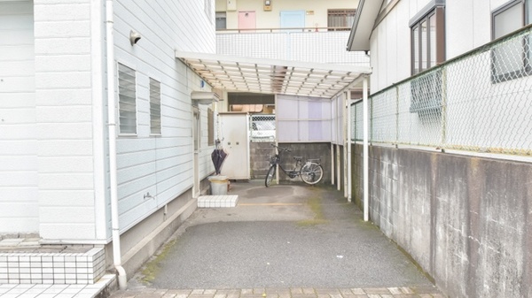 ドラッグイレブン薬局井尻店の駐輪場