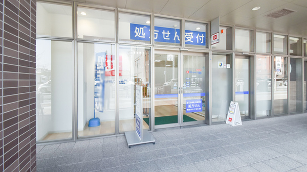 ドラッグイレブン薬局千早駅前店の入口