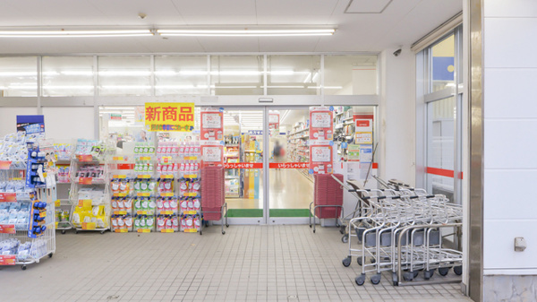 ドラッグイレブン薬局新都心おもろまち店の入口