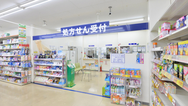 ドラッグイレブン薬局新都心おもろまち店の入口