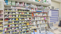 ドラッグイレブン薬局新都心おもろまち店の薬棚