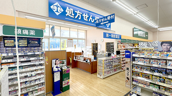 クスリのアオキ稲葉薬局の入口