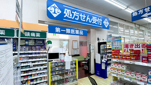 クスリのアオキ篠ノ井薬局の入口