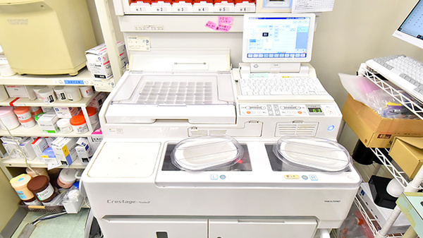 サエラ薬局 梅田東店の調剤器具