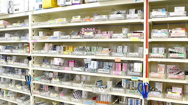 サエラ薬局門真店の薬棚