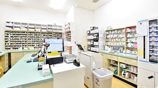 サエラ薬局 くずは駅前店の調剤室