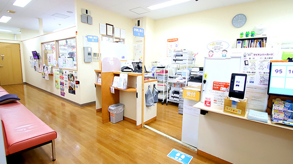 サエラ薬局 阪神尼崎店の受付/カウンター