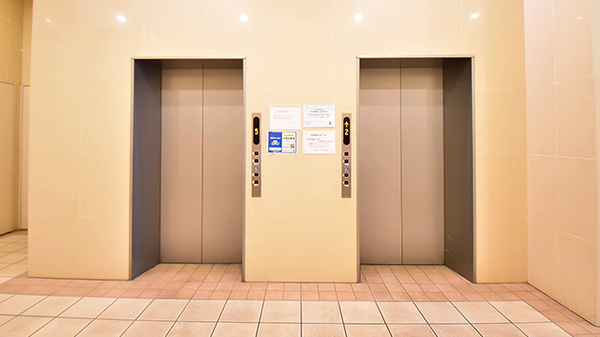 サエラ薬局 三鷹店のエレベーター