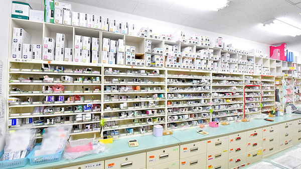 サエラ薬局 北与野店の薬棚
