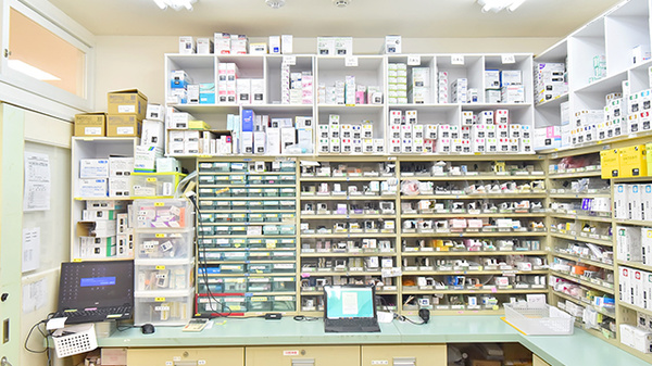 サエラ薬局 習志野台店の薬棚