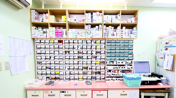 サエラ薬局 穴水店の薬棚