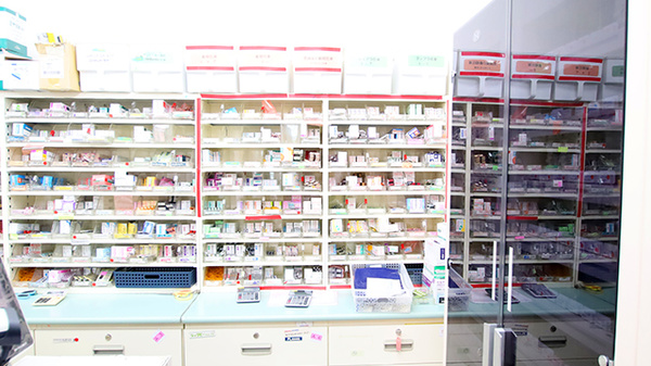 サエラ薬局 倉敷２号店の薬棚