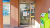 竹の台調剤薬局の入口