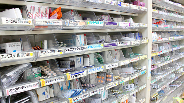 佐野薬局　いずみ野店の薬棚