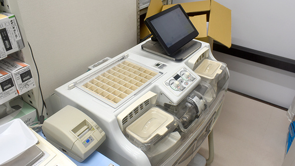 日本調剤　茨木薬局の調剤器具
