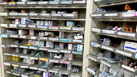 薬局トモズ扇橋店の薬棚