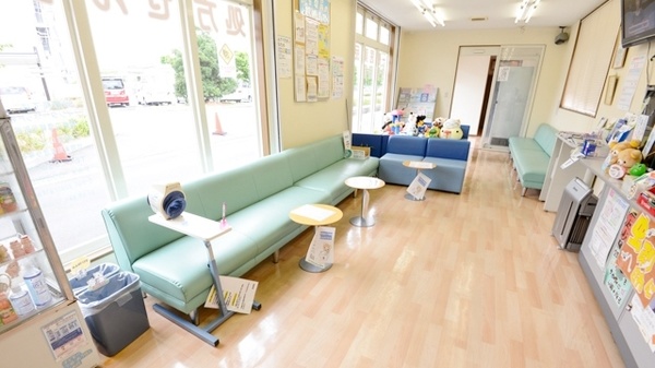 青空薬局の待合スペース