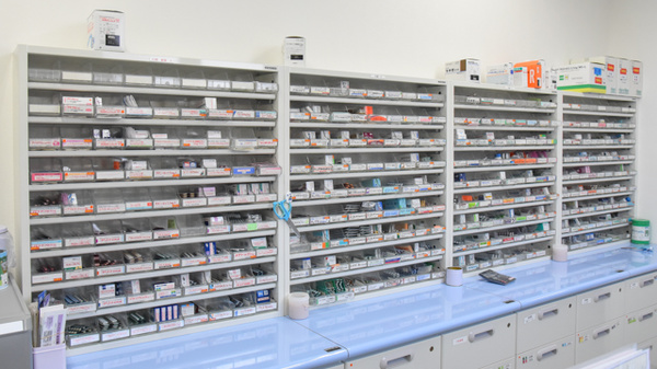 青空薬局　蟹江店の薬棚