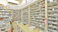 青空薬局　下市場店の薬棚