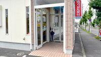 青空薬局　下市場店の入口