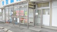 青空薬局　一色店の入口