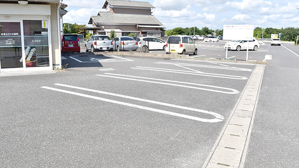 佐倉スマイル薬局の駐車場