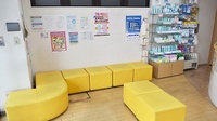 イムノファーマシー鶴見駅前店薬局の待合スペース