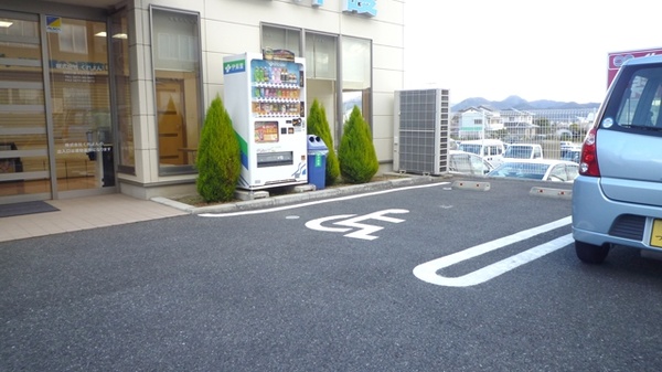 イムノファーマシーみどり店の駐車場