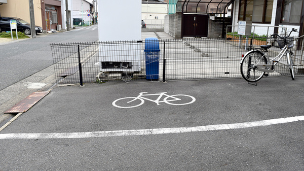 ウッディ調剤薬局　名古屋中川店の駐輪場