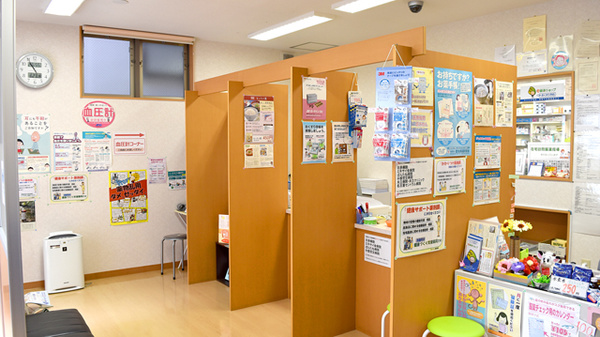 ウッディ調剤薬局　名古屋中川店の受付/カウンター